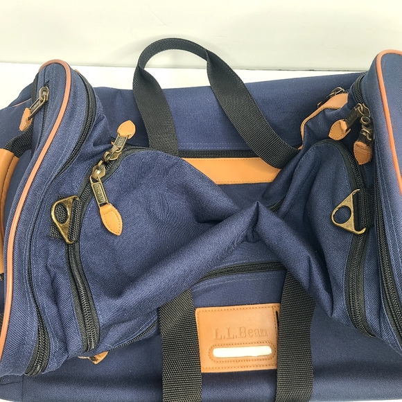 Vintage L.L. Bean Nylon Water Repellant Rolling 23"‎ Duffle Bag Navy - Picture 6 of 7